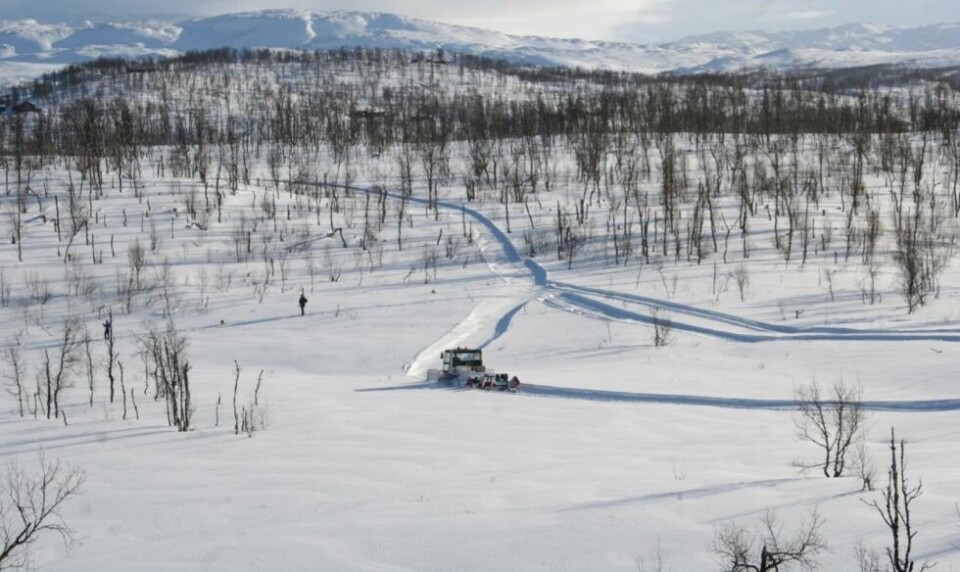 TRÅKKES OPP. Her tråkker Sulitjelma scooterklubb Turistløypa og Kjelvassløypa som del av et prøveprosjekt, som også var en del av grunnlaget for at Kjelvassløypa ble vedtatt i kommunestyret. Nå er klagesaken avgjort, og løypa kan åpnes. TRÅKKES OPP. Her tråkker Sulitjelma scooterklubb Turistløypa og Kjelvassløypa som del av et prøveprosjekt, som også var en del av grunnlaget for at Kjelvassløypa ble vedtatt i kommunestyret. Nå er klagesaken avgjort, og løypa kan åpnes. Foto: Cato Hultmann