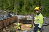 I FORKANT. Assisterende prosjektleder Andreas Engan kontaterer at byggingen av Breivikdalen kraftverk er i forkant av tidsskjema.