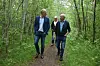 BARE POSITIVT. Formannskapet med ordfører Rune Berg i spissen sammen med Tore Johan Arntzen i Handelsbygg etter befaring på den nye plassering for Europris. Ordføreren ser fram til flere arbeidsplasser i Saltdal. Foto: Sylvia Bredal