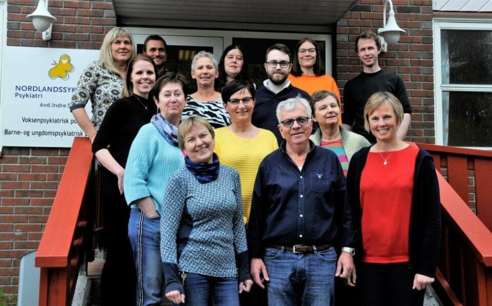 VIKTIG TJENESTE. Dette er de som jobber i BUP og VOP på Fauske, bak fra venstre Bodil Vassdal, Tore Solheim, Sonja Strømsnes, Monica Skjelstad, Andreas Ellingsen, Ida Wiik, Espen Sanden. I midten fra venstre Ingrid Arntsen, Unni Holand, Merethe Skjevik, Maria Nordahl. Fremst står Torill Walla, Per Bjarøy og Inger Marie Kvarum. VIKTIG TJENESTE. Dette er de som jobber i BUP og VOP på Fauske, bak fra venstre Bodil Vassdal, Tore Solheim, Sonja Strømsnes, Monica Skjelstad, Andreas Ellingsen, Ida Wiik, Espen Sanden. I midten fra venstre Ingrid Arntsen, Unni Holand, Merethe Skjevik, Maria Nordahl. Fremst står Torill Walla, Per Bjarøy og Inger Marie Kvarum. Foto: Maria Edvardsen