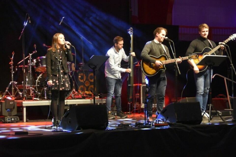 Det unge bandet Norwegian Rose startet kvelden, og kunne nok tenkt seg mer folk ut på dansegulvet. Det unge bandet Norwegian Rose startet kvelden, og kunne nok tenkt seg mer folk ut på dansegulvet.