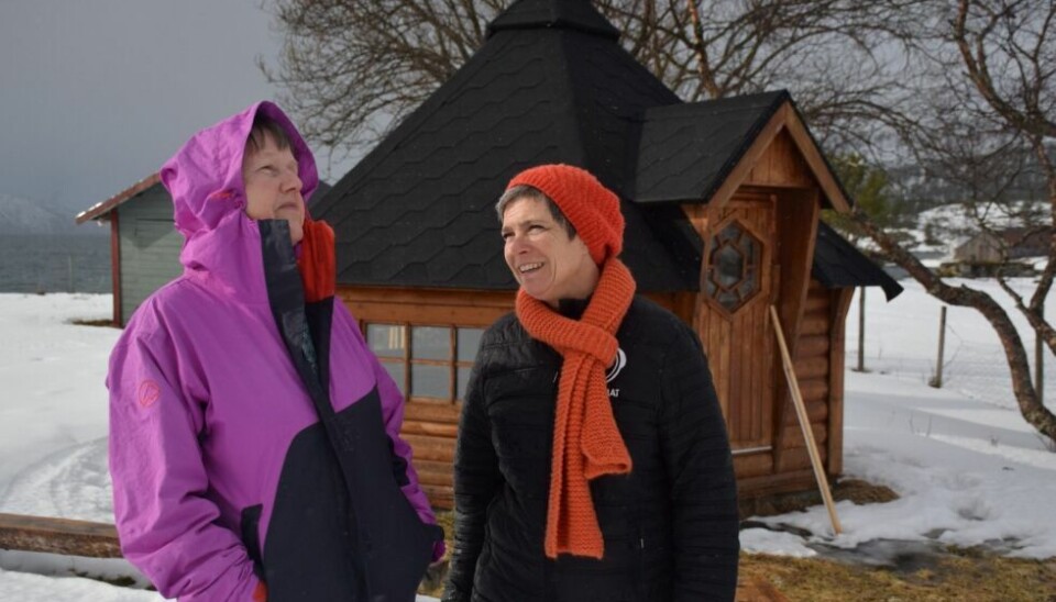 Brit Vollan (t.v.) og Hege Ruud i Strøksnes grendelag er blant dem som er med på å arrangere Strøksnes friluftsfestival. Den går av stabelen 29. til 31. mars. En av endringene fra tidligere er at familiedagen flyttes fra Vakkerlivann til Lappvika, som blir mer tilgjengelig for folk, og enklere for arrangøren. Alle foto: Eva S. WintherTREKLATRING. I Lappvika er det blant annet mulig å klatre i trærne, og det blir aktiviteter som inkluderer både truger, skisko og ski.KVELDSMAT. På Bjørklund gård blir det kveldsmat og kinofilm fredag kveld under friluftsfestivalen. Her ser vi fra venstre Hege Ruud, Borghild Wingan og Brit Vollan i grendelaget. Brit Vollan (t.v.) og Hege Ruud i Strøksnes grendelag er blant dem som er med på å arrangere Strøksnes friluftsfestival. Den går av stabelen 29. til 31. mars. En av endringene fra tidligere er at familiedagen flyttes fra Vakkerlivann til Lappvika, som blir mer tilgjengelig for folk, og enklere for arrangøren. Alle foto: Eva S. Winther