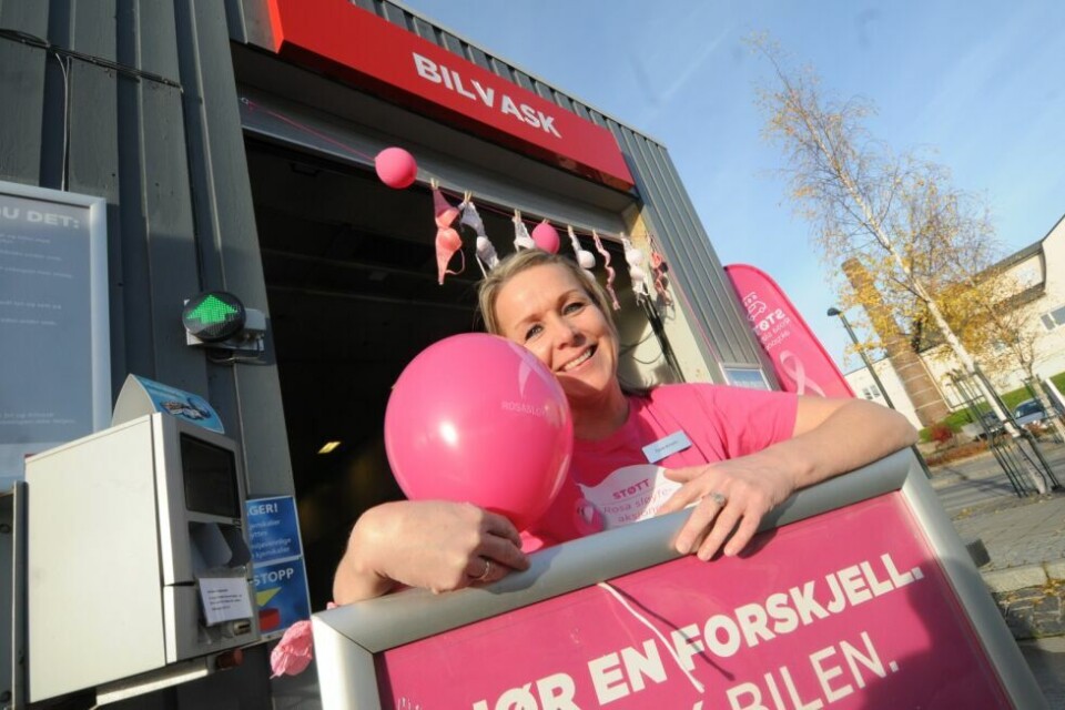 Ingen Circle K-stasjoner selger flere kaffekopper i Nordland enn den på Fauske. Tove-Kristin Eliassen forteller om kunder som er innom seks-sju ganger om dagen. Ingen Circle K-stasjoner selger flere kaffekopper i Nordland enn den på Fauske. Tove-Kristin Eliassen forteller om kunder som er innom seks-sju ganger om dagen. Foto: Arild Bjørnbakk