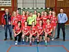 AKTIVITET. Leder i Valnesfjord IL Tom Erik Tofte og kommunikasjonssjef i SKS Andreas Opheim sammen med J16-laget i håndball, ett av åtte lag VIL har i den idretten. Begge foto: Victoria Finstad