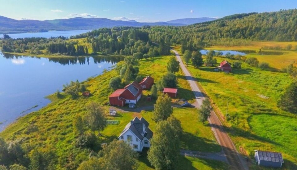 SOLGT. Gårdsbruket i Straumhaugveien 11 i Valnesfjord er fra 1937. SOLGT. Gårdsbruket i Straumhaugveien 11 i Valnesfjord er fra 1937. Foto: DNB Eiendom