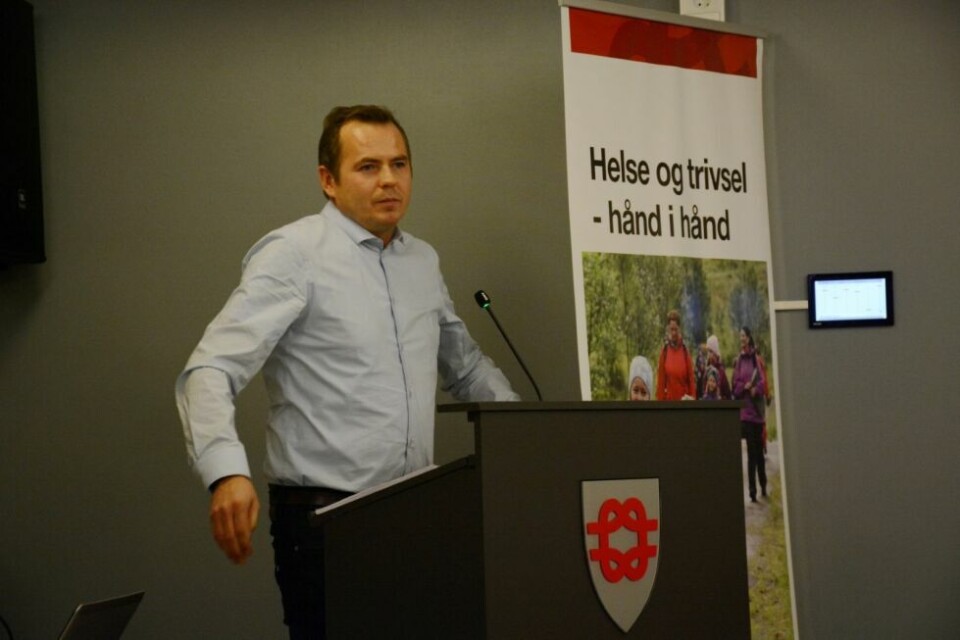 LA FRAM FORSLAGET. Nils-Christian Steinbakk i Felleslista la fram posisjonens budsjettforslag til neste år. LA FRAM FORSLAGET. Nils-Christian Steinbakk i Felleslista la fram posisjonens budsjettforslag til neste år. Foto: Helge Simonsen
