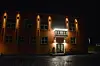 LYSSATT. Slik ser rådhuset ut med den nye belysningen. Den er tidsstyrt og skal lyse opp på mørke kvelder. Alle foto: Espen Johansen
