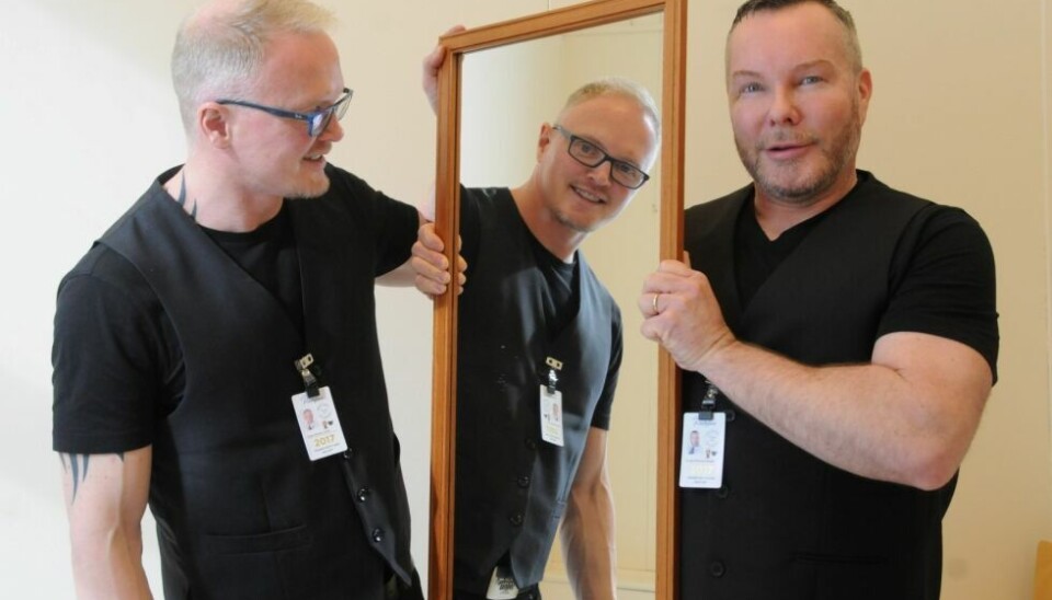 SPEIL, SPEIL... Svein Morten Aune og Frode Molund Haugen (t.h.) er partnere både på privaten og karrieremessig med Restylane-og Botox-klinikken Vanitas i Akershus. Nå utvider de skjønnhets- og velværebedriften nordover til Saltdal, hvor Frode er oppvokst. SPEIL, SPEIL... Svein Morten Aune og Frode Molund Haugen (t.h.) er partnere både på privaten og karrieremessig med Restylane-og Botox-klinikken Vanitas i Akershus. Nå utvider de skjønnhets- og velværebedriften nordover til Saltdal, hvor Frode er oppvokst. Foto: Maria E. Trondsen