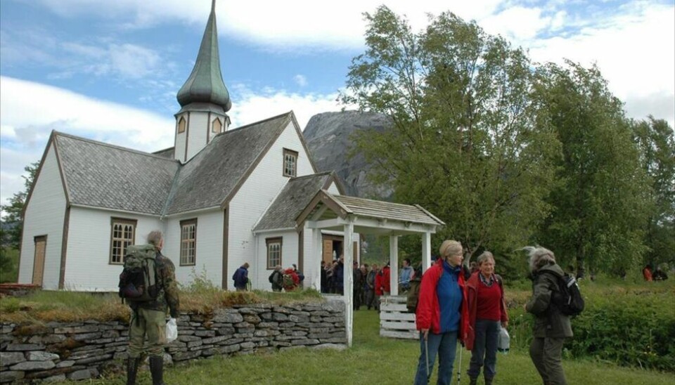 HISTORISK. Rørstad kirke er over 250 år gammel, og de som deltar får oppleve en kirke med en spesiell atmosfære og historie. Arkivfoto: Frank Øvrewall