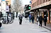 SKELLEFTEÅ. Politiet i den populære feriedestinasjonen har åpnet drapsetterforskning etter funn av en kroppsdel. Dette bildet er fra gågaten i mens funnet av kroppsdelen ble gjort i en skog nord for byen. Foto: Tarjei Abelsen