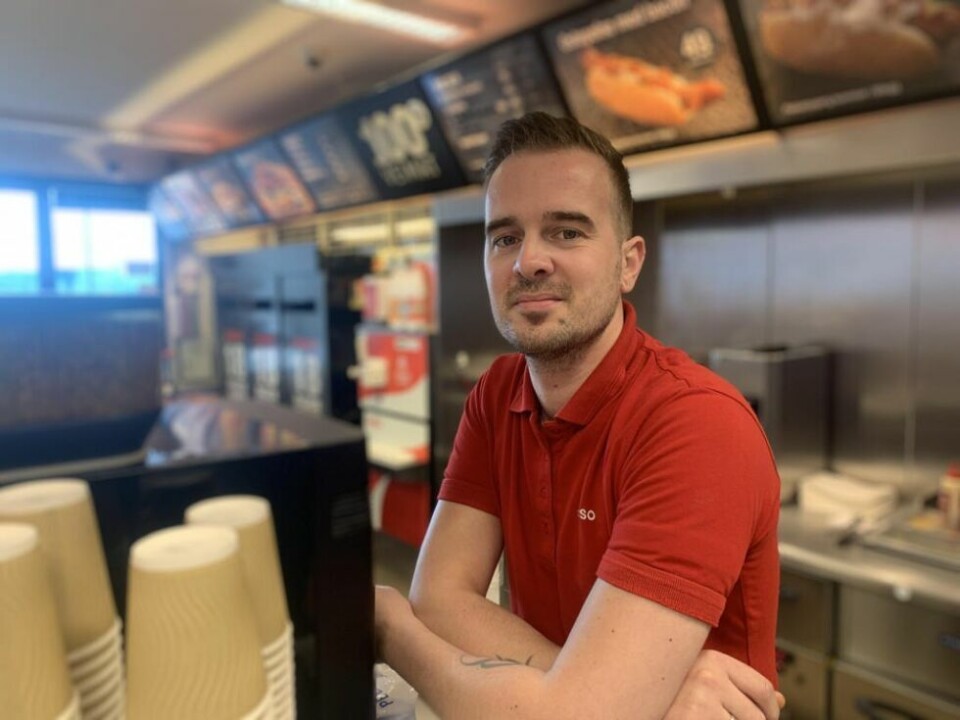 UVANLIG TID. De fem første månedene etter at Anders Leier overtok Esso på Fauske ble alt annet enn normale. - Vi har kommet oss gjennom det på en veldig bra måte, sier han og roser sine medarbeidere. UVANLIG TID. De fem første månedene etter at Anders Leier overtok Esso på Fauske ble alt annet enn normale. - Vi har kommet oss gjennom det på en veldig bra måte, sier han og roser sine medarbeidere. Foto: Espen Johansen