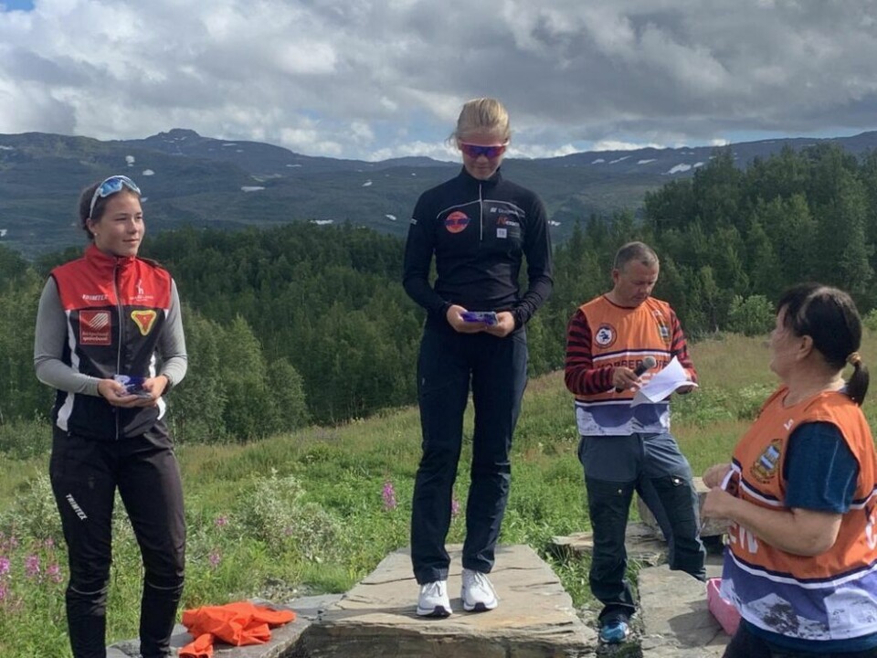 VANT. Ingrid Bentsen fra IL VInger vant klassen J15-16 år foran Benedikte Sjonbotn fra Bossmo & Ytteren. VANT. Ingrid Bentsen fra IL VInger vant klassen J15-16 år foran Benedikte Sjonbotn fra Bossmo & Ytteren. Foto: Espen Johansen