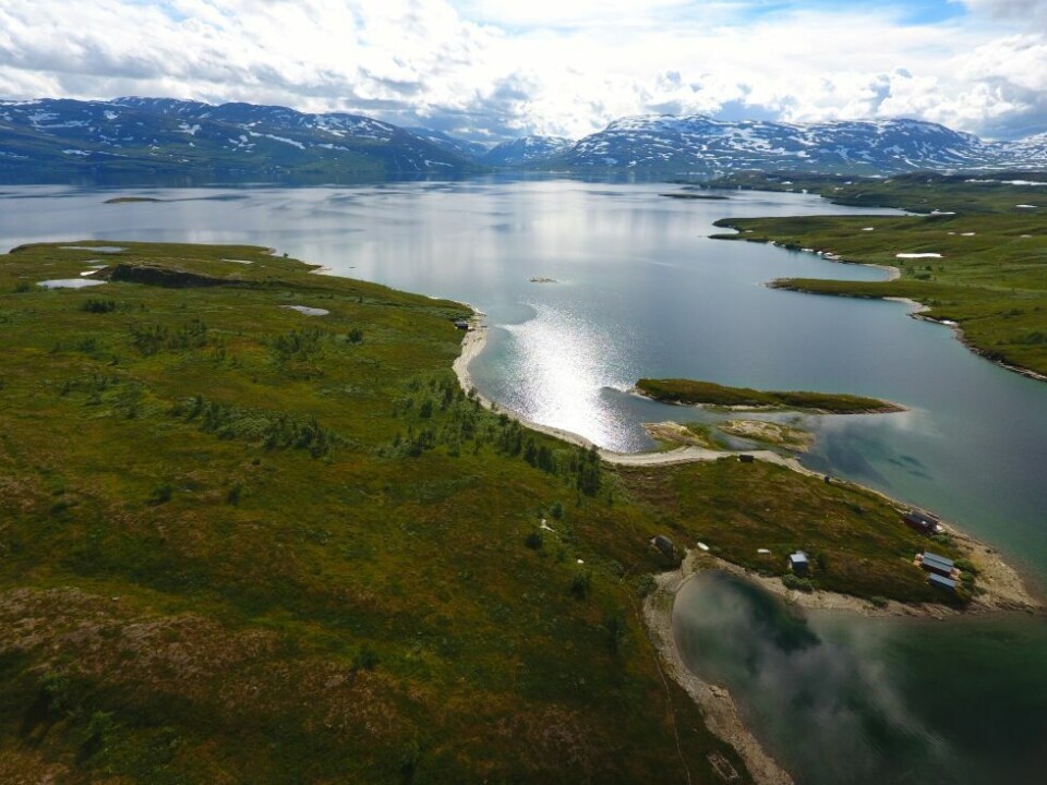Tirsdag blir veien til Balvatnet åpent helt fram. Før den tid er det stengt ved Risevannshøgda. Tirsdag blir veien til Balvatnet åpent helt fram. Før den tid er det stengt ved Risevannshøgda. Foto: Espen Johansen