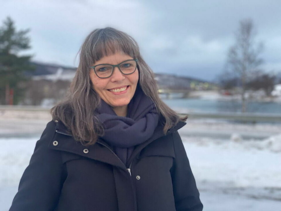 SKAPER MØTEPLASSER. Connie Bakken (55) er født og oppvokst på Fauske. De siste åtte årene har hun arbeidet som diakon i Sørfold menighet. SKAPER MØTEPLASSER. Connie Bakken (55) er født og oppvokst på Fauske. De siste åtte årene har hun arbeidet som diakon i Sørfold menighet. Foto: Eva S. Winther