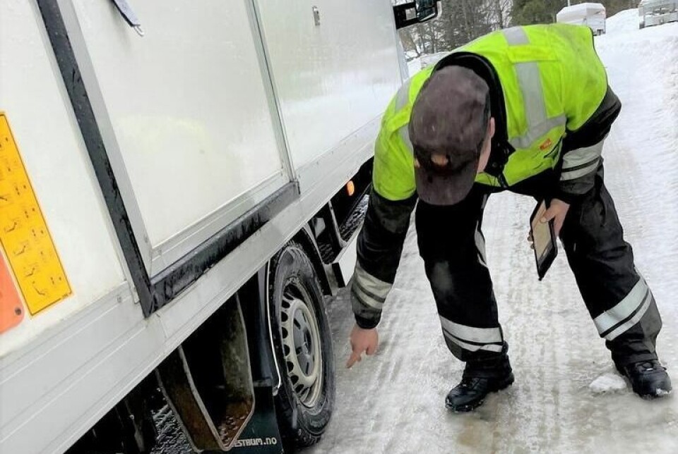 MANGE KJØRETØYER. Statens vegvesen gjennomførte kontroller både søndag, mandag, tirsdag og torsdag denne siste uken. Kontrollene fant sted ved Hestbrinken i Saltdal og Fauske trafikkstasjon. Bildet er fra en tidligere kontroll.
