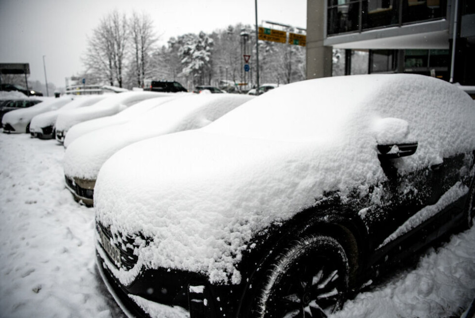 NEDSNØDD: Det kan være greit å ha snøbørste hvis bilen ser ut som dette. NEDSNØDD: Det kan være greit å ha snøbørste hvis bilen ser ut som dette. Foto: Annika Byrde / NTB