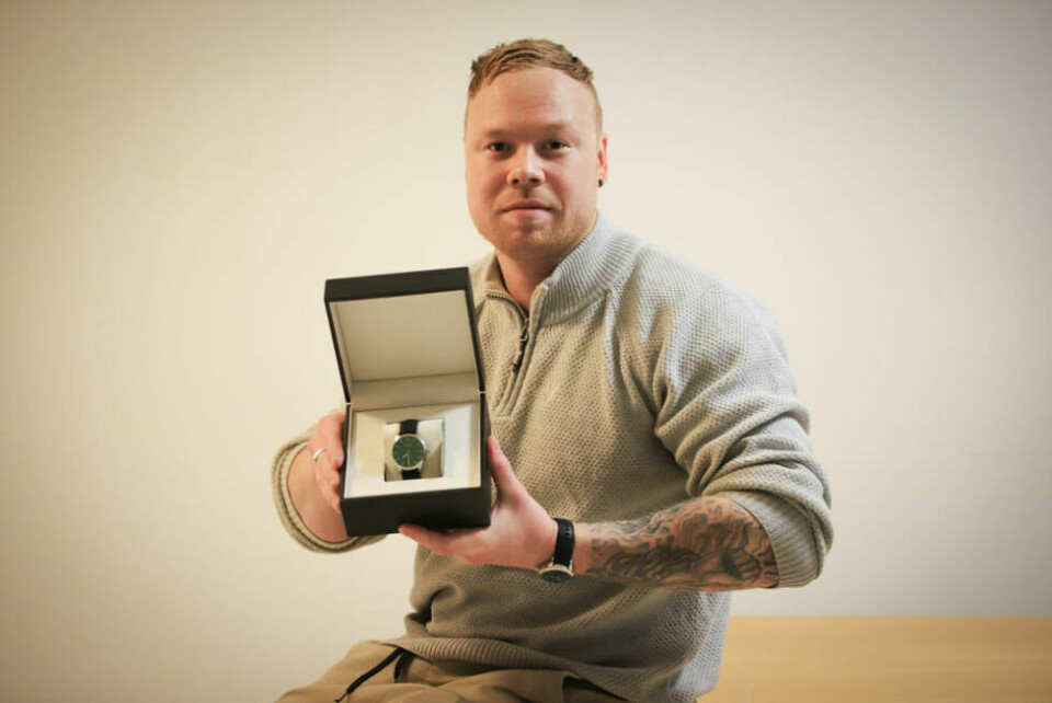 INSPIRERT AV NÆRMILJØET. Lasse Furuhovde Grønli (31) fra Fauske har nylig lansert sin tredje klokkemodell. INSPIRERT AV NÆRMILJØET. Lasse Furuhovde Grønli (31) fra Fauske har nylig lansert sin tredje klokkemodell. Foto: Lise Berntzen