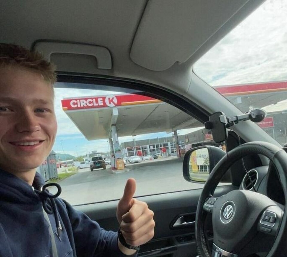 Kristian Kristiansen er strålende fornøyd med å ha tatt lappen. Kristian Kristiansen er strålende fornøyd med å ha tatt lappen. Foto: Privat
