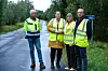 F.v. leder for vei, vann og avløp Frank Zahl, ordfører Marlen Rendall Berg (Sp), fylkesråd for transport og infrastruktur Monika Sande (Sp) og seksjonsleder på drift i Nordland fylkeskommune Lars Petter Kaski. Bildet er tatt på Helskog. Alle foto: Ida Bjørkquist/Fauske kommune