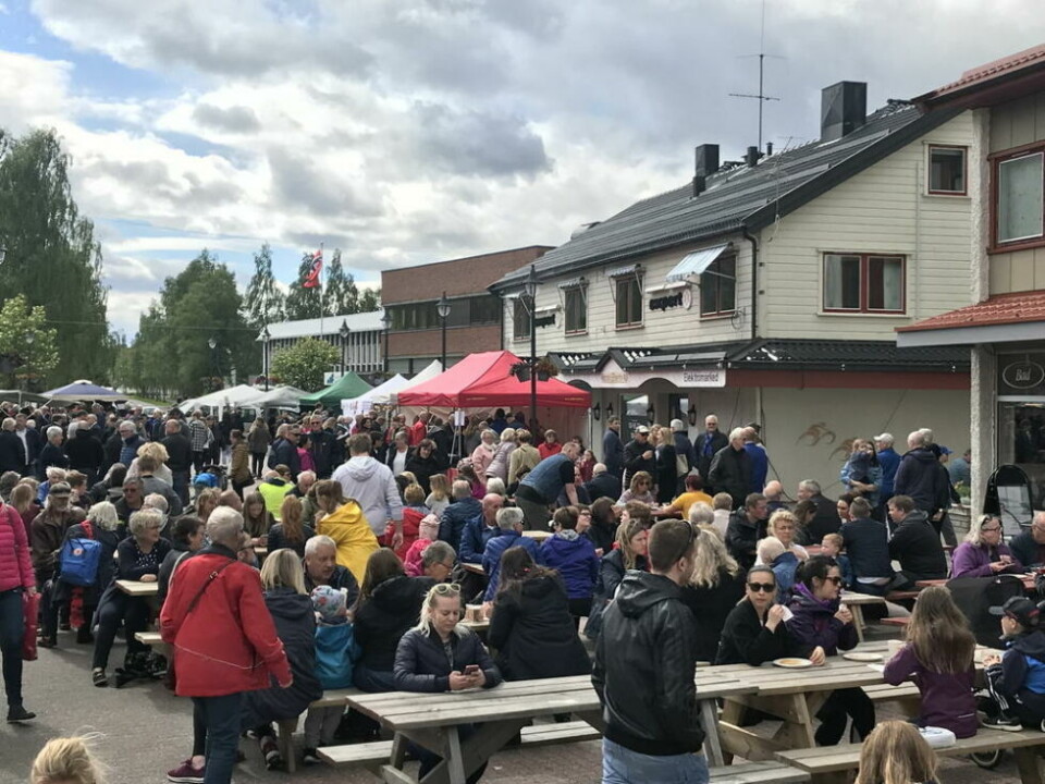 FOLKSOMT. Arrangørene av Møsbrømlefsefestivalen 2023 håper det skal bli like folksomt i Rognan sentrum i år som her i 2018. FOLKSOMT. Arrangørene av Møsbrømlefsefestivalen 2023 håper det skal bli like folksomt i Rognan sentrum i år som her i 2018. Foto: Maria Edvardsen