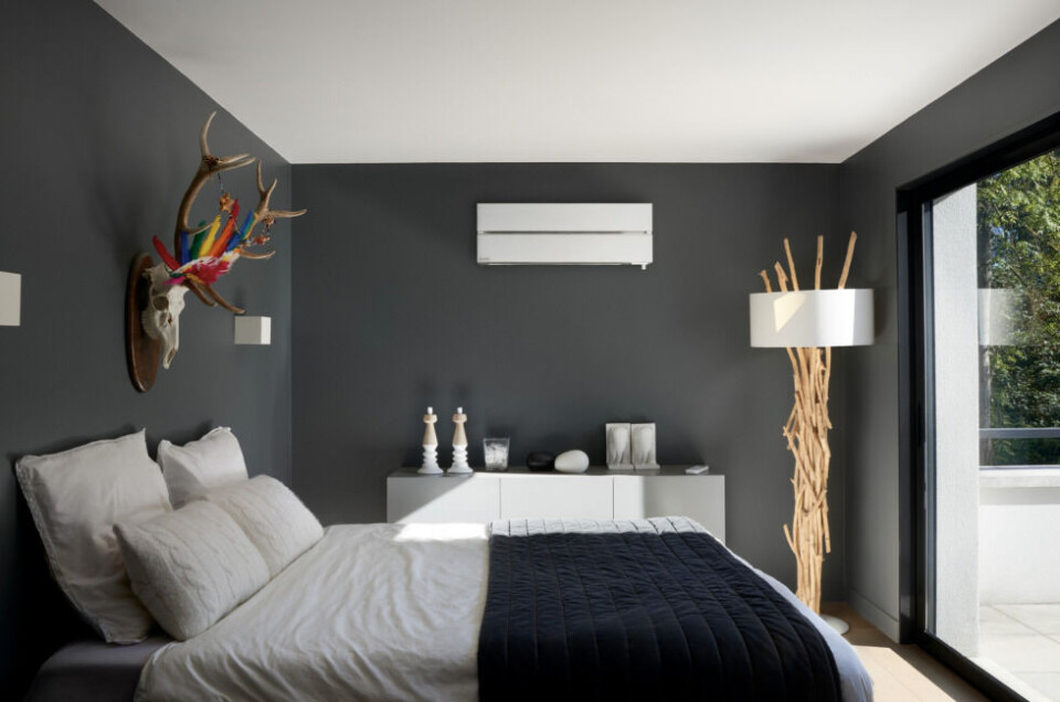 MODERNE VARMEPUMPER: Kombinasjonen av design og brukervennlighet kjennetegner de nye varmepumpene på markedet.KUNDEFAVORITT: Hilde Fagerheim opplever at mange kunder går til anskaffelse av varmepumpe nettopp på grunn av tilbudet om rentefri nedbetaling.GENIALT MED VARMEPUMPE: Kenneth Gabrielsen har redusert strømforbruket med sin Panasonic varmepumpe.SMART: Denne varmepumpen fra Panasonic kan kontrolleres med fjernkontroll eller smarttelefon og er meget stillegående. MODERNE VARMEPUMPER: Kombinasjonen av design og brukervennlighet kjennetegner de nye varmepumpene på markedet.