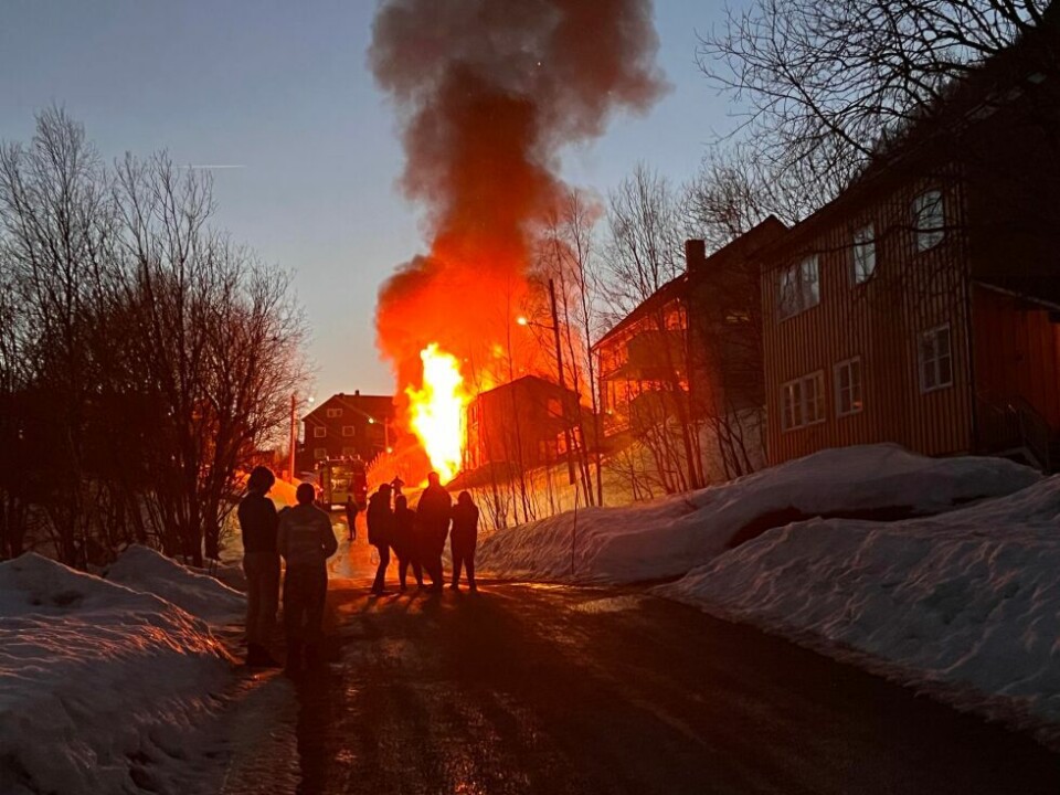 BRANN. Det har tatt fyr i en bolig i Sulitjelma. BRANN. Det har tatt fyr i en bolig i Sulitjelma. Foto: Espen Johansen