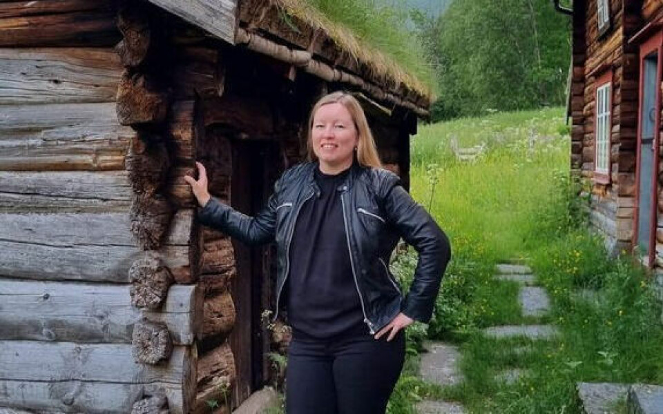DEBUTFORFATTER. Eva S. Winther har et godt råd til alle som sitter med en idè og en forfatterspire i magen. - Ikke bare la det bli med praten! Hvis du ikke tør å prøve, så skjer det i alle fall ingenting. Ta gjerne et skrivekurs, det har gitt meg mange gode råd. DEBUTFORFATTER. Eva S. Winther har et godt råd til alle som sitter med en idè og en forfatterspire i magen. - Ikke bare la det bli med praten! Hvis du ikke tør å prøve, så skjer det i alle fall ingenting. Ta gjerne et skrivekurs, det har gitt meg mange gode råd. Foto: Tove Anita Olsen