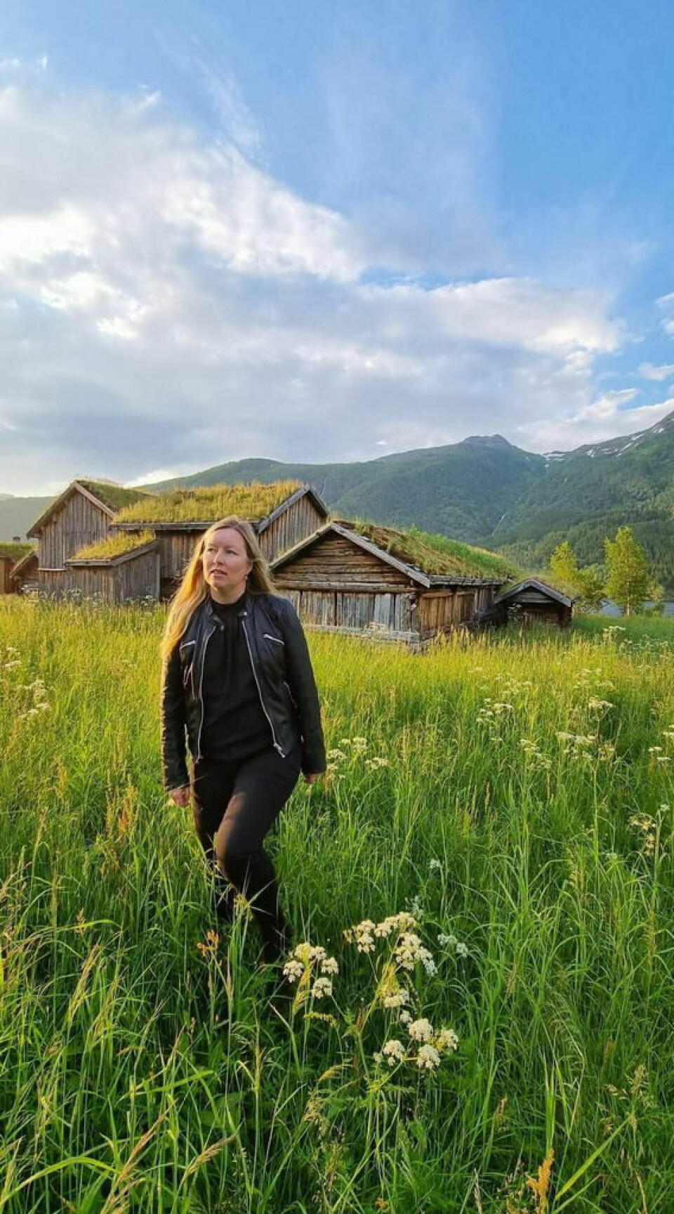 KRIMROMAN MED LOKAL FORANKRING. Eva S. Winther gir ut sin første krimroman. Mye av handlingen i boka foregår på Sjønstå gård og Fauske. KRIMROMAN MED LOKAL FORANKRING. Eva S. Winther gir ut sin første krimroman. Mye av handlingen i boka foregår på Sjønstå gård og Fauske. Foto: Tove Anita Olsen