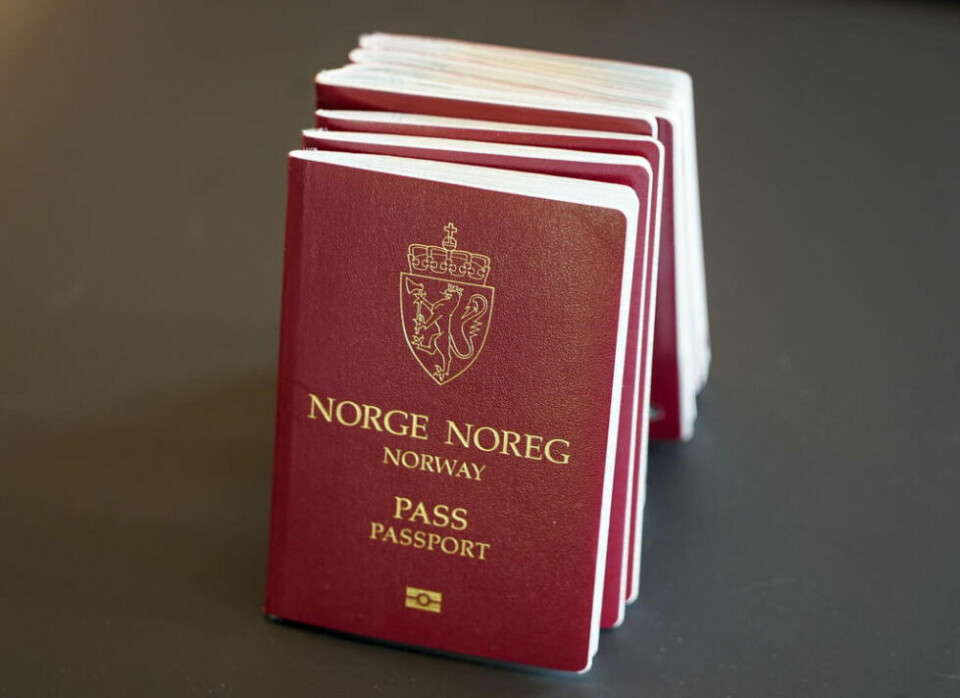 LANG LEVERINGSTID. Pandemien og krigen i Ukraina skaper problemer i forsyningskjeden for viktige materialer som brukes i produksjonen av pass og nasjonale ID-kort. LANG LEVERINGSTID. Pandemien og krigen i Ukraina skaper problemer i forsyningskjeden for viktige materialer som brukes i produksjonen av pass og nasjonale ID-kort. Foto: Lise Åserud/NTB