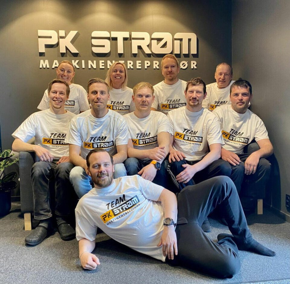 SPREK GJENG. Her er store deler av Team PK Strøm. Bak fra venstre Monika Pedersen, Ann-Sølvi Johansen, Ole Martin Hansen og Rolf Pedersen. På rekka foran er Vidar Larsen, Carl Christan Moland, Christopher Karlsen, Erland Horndal og Christian Jensen, og foran ligger Marius Eliassen. Pål Kenneth Strøm, Bård Erik Midtgård og Gøran Andreassen skal også løpe, men er ikke med på bildet. SPREK GJENG. Her er store deler av Team PK Strøm. Bak fra venstre Monika Pedersen, Ann-Sølvi Johansen, Ole Martin Hansen og Rolf Pedersen. På rekka foran er Vidar Larsen, Carl Christan Moland, Christopher Karlsen, Erland Horndal og Christian Jensen, og foran ligger Marius Eliassen. Pål Kenneth Strøm, Bård Erik Midtgård og Gøran Andreassen skal også løpe, men er ikke med på bildet. Foto: PK Strøm