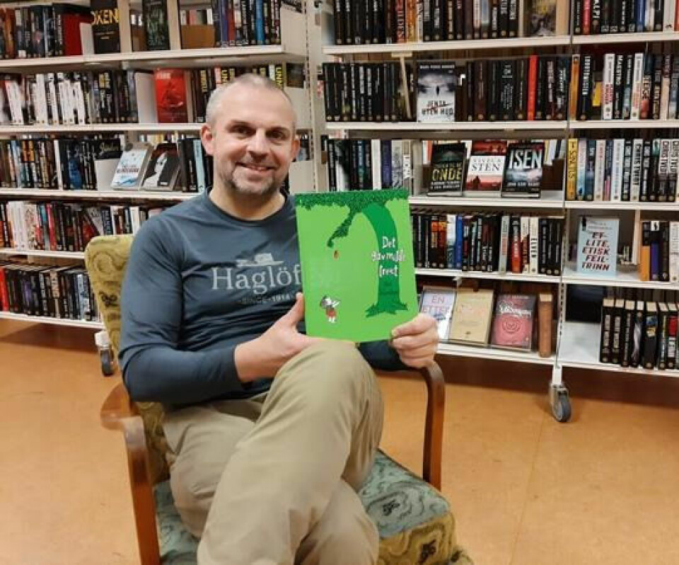 KOMMER FOR Å FORTELLE. Kristian Winther skal lese høyt på biblioteket på Straumen kommende lørdag. KOMMER FOR Å FORTELLE. Kristian Winther skal lese høyt på biblioteket på Straumen kommende lørdag. Foto: Sørfold kommune