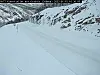 STENGT: RV 77 er stengt i begge retninger. Bildet er tatt av Statens vegvesens veikamera ved Kjernfjellet lørdag klokka 10:36. Foto: Statens vegvesen