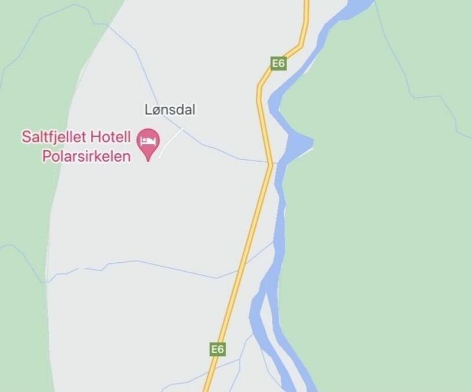 SPERRER VEI. Vogntog sperrer vei langs E6 ved Lønsdal i Saltdal. SPERRER VEI. Vogntog sperrer vei langs E6 ved Lønsdal i Saltdal. Foto: Google maps