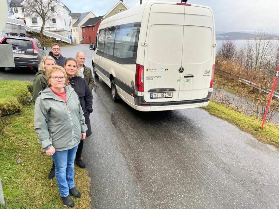 TRANGT. Det blir trangt om plassen for fotgjengere i Finneidgata i det den vesle sentrumsbussen kommer kjørende. Beboerne mener en utbygging av 40 nye boliger krever anlegging av gangvei. TRANGT. Det blir trangt om plassen for fotgjengere i Finneidgata i det den vesle sentrumsbussen kommer kjørende. Beboerne mener en utbygging av 40 nye boliger krever anlegging av gangvei. Foto: Kenneth Strømsvåg