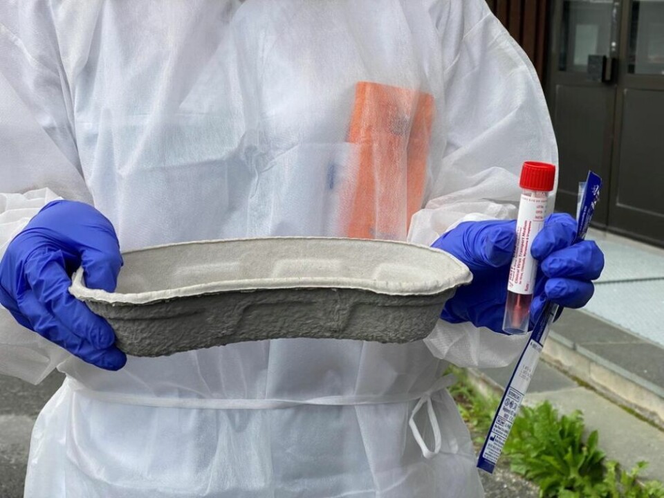 LEVERINGSVANSKER. Ber barn over 12 år med symptomer på korona kommer til testing på testasjonen ved legekontoret som følge av leveringsvansker på hjemmetester. LEVERINGSVANSKER. Ber barn over 12 år med symptomer på korona kommer til testing på testasjonen ved legekontoret som følge av leveringsvansker på hjemmetester. Foto: Eva S. Winther