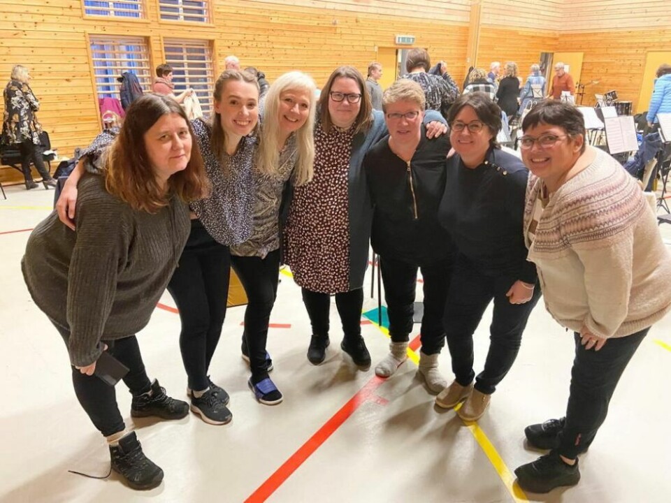 BODØ-GJENGEN. Saltensambandet lokker musikanter fra Bodø til Fauske. Her er Monica Skjelstad, Oda Berg Aspevold, Merete Berg, Hilde Jenssen, Eirin Skarding, Lill-Anita Sagnes og Linda Lyng Ossletten. BODØ-GJENGEN. Saltensambandet lokker musikanter fra Bodø til Fauske. Her er Monica Skjelstad, Oda Berg Aspevold, Merete Berg, Hilde Jenssen, Eirin Skarding, Lill-Anita Sagnes og Linda Lyng Ossletten. Foto: Kenneth Strømsvåg