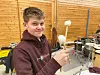 SISTE TILSKUDD SÅ LANGT. Oliver Ingvaldsen fra Valnesfjord er 15 år og ny i orkesteret. Han sluttet seg til gjengen for en uke siden. Foto: Kenneth Strømsvåg