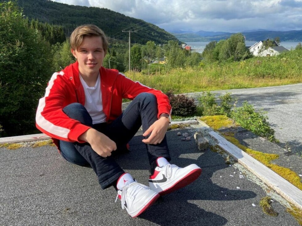 RAP-ARTISTEN. Jakob Bjørknes (16) fra Røsvik i Sørfold drømmer om å bli den neste store rap-artisten. Som Jaakob har han lansert fem låter, med en passe dose hjerte og smerte og livets trivialiteter. RAP-ARTISTEN. Jakob Bjørknes (16) fra Røsvik i Sørfold drømmer om å bli den neste store rap-artisten. Som Jaakob har han lansert fem låter, med en passe dose hjerte og smerte og livets trivialiteter. Foto: Kenneth Strømsvåg