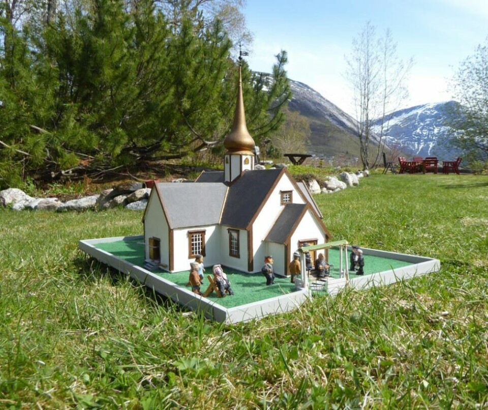 MODELL. I Røsvik skal det skje mye i helgai regi av Rørstadkirkens venneforening og flere andre. Venneforeningen har fått låne denne modellen av Rørstad kirke i anledning arrangementene de skal ha. MODELL. I Røsvik skal det skje mye i helgai regi av Rørstadkirkens venneforening og flere andre. Venneforeningen har fått låne denne modellen av Rørstad kirke i anledning arrangementene de skal ha. Foto: Mariann Strømdal