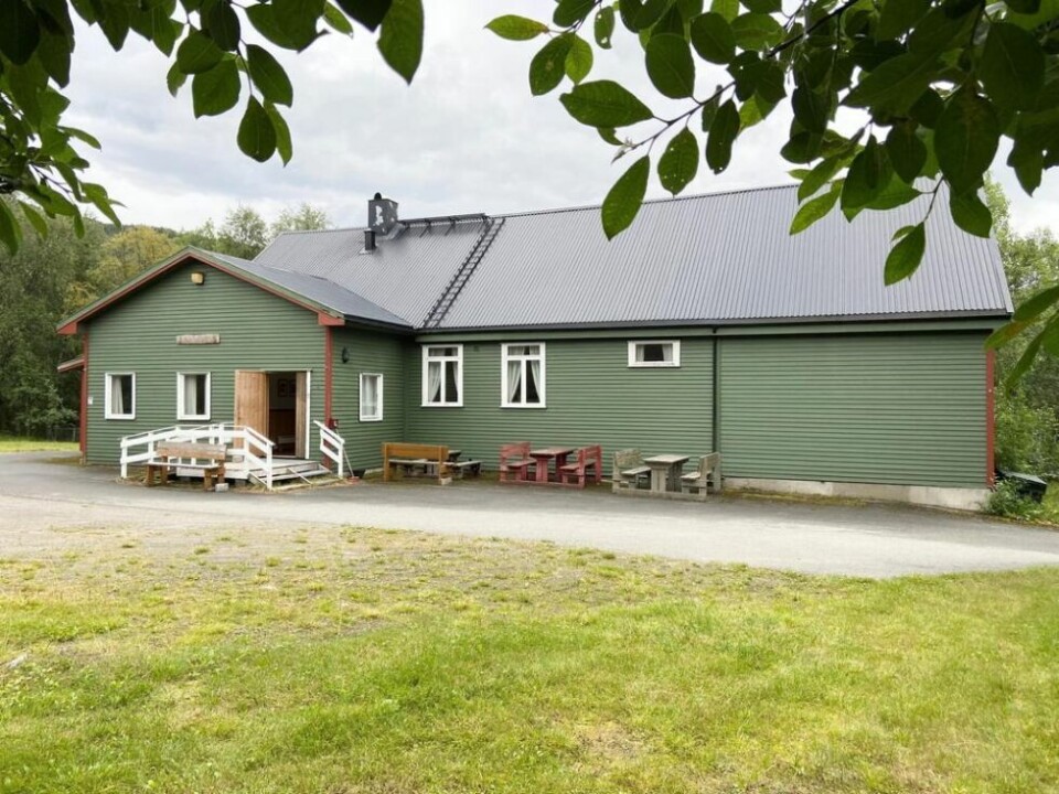 BYGDAS MIDTPUNKT. Ungdomslaget Håpet og huset til laget har vært en viktig ingrediens for bygda gjennom 100 år. BYGDAS MIDTPUNKT. Ungdomslaget Håpet og huset til laget har vært en viktig ingrediens for bygda gjennom 100 år. Foto: Kenneth Strømsvåg