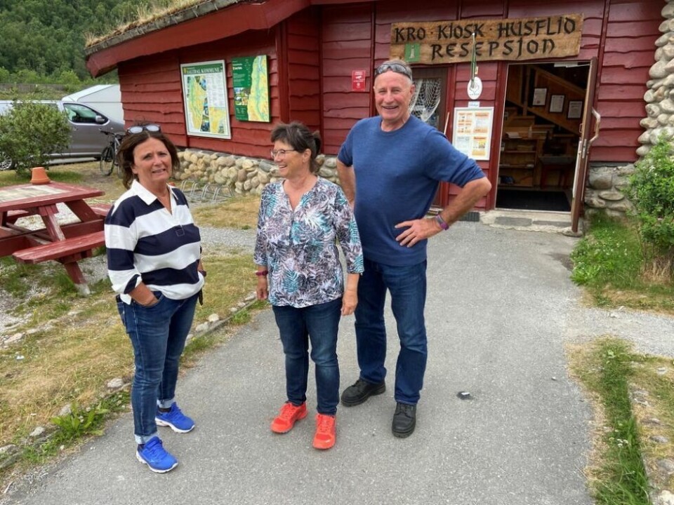 METTE OG FORNØYDE. Tilfreds kunne Gunhild Bruun Åstrøm, Gørli Elida Bruun Andersen og Svein Andersen konkludere med lefse-suksess. METTE OG FORNØYDE. Tilfreds kunne Gunhild Bruun Åstrøm, Gørli Elida Bruun Andersen og Svein Andersen konkludere med lefse-suksess. Foto: Kenneth Strømsvåg