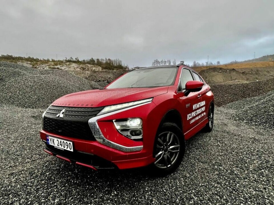 EN FARGEKLATT. Nye ladbare Mitsubishi Eclipse Cross kom kanskje i seneste laget på markedet, men den har allerede funnet mange kjøpere i Norge. EN FARGEKLATT. Nye ladbare Mitsubishi Eclipse Cross kom kanskje i seneste laget på markedet, men den har allerede funnet mange kjøpere i Norge. Foto: Helge Simonsen