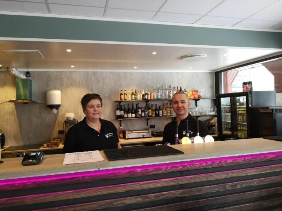 ÅPNER I DAG. Wanja Blind og Azad Narsti åpner i dag Tørst'n bar på Rognan. ÅPNER I DAG. Wanja Blind og Azad Narsti åpner i dag Tørst'n bar på Rognan. Foto: Robert Jentoft