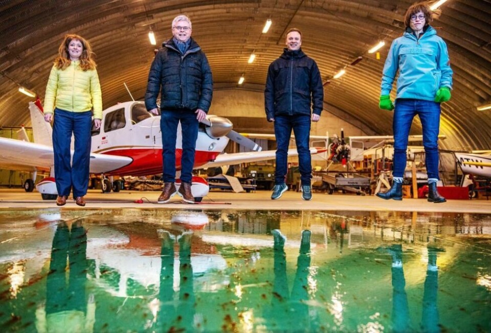 HOPPENDE GLADE: Ole Henrik Hjartøy til venstre i midten, er glad for at ny flyplass i Bodø nå når inn for landing. Her er han sammen med regjeringspartienes toppkandidater i Nordland: Ingelin Noresjø (KrF), Bård Ludvig Thorheim (H) og Ida Guddind Johnsen (V). HOPPENDE GLADE: Ole Henrik Hjartøy til venstre i midten, er glad for at ny flyplass i Bodø nå når inn for landing. Her er han sammen med regjeringspartienes toppkandidater i Nordland: Ingelin Noresjø (KrF), Bård Ludvig Thorheim (H) og Ida Guddind Johnsen (V). Foto: Helge Mikalsen, VG