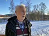 REDNINGSMANN. Magne Strømhaug (79) drev med noe skogsarbeid i nærheten av vannet der Sigrid gikk gjennom isen. Han hjalp henne inn i varmen. Foto: Maria Edvardsen