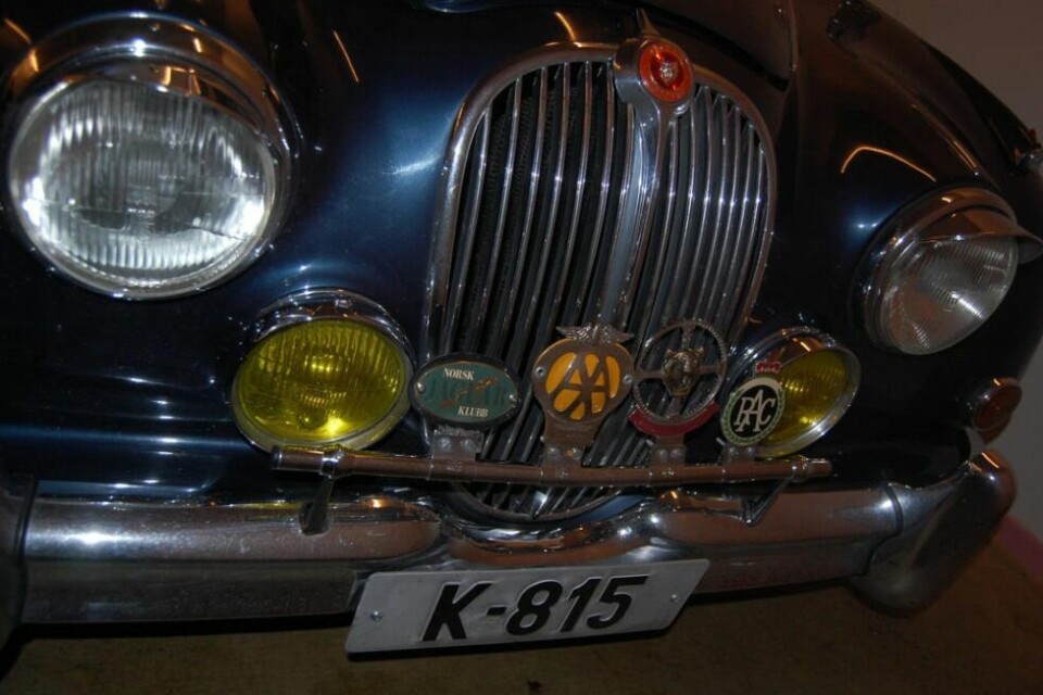 DEN FLOTTESTE. Eilif Olsen synes denne 65-modelle med alle merkene er den fineste av alle. DEN FLOTTESTE. Eilif Olsen synes denne 65-modelle med alle merkene er den fineste av alle. Foto: Foto: Stig Bjørnar Karlsen