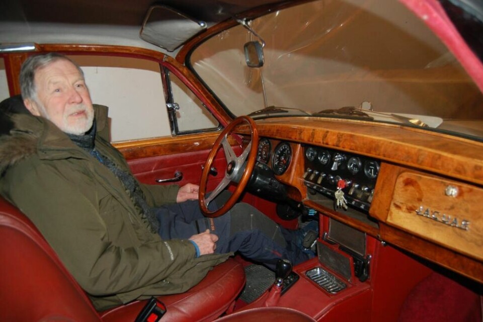 FLOTT INNI. Jaguarer er fine inni, spesielt den eldste. Her stortrives Eilif på sine turer. FLOTT INNI. Jaguarer er fine inni, spesielt den eldste. Her stortrives Eilif på sine turer. Foto: Stig Bjørnar Karlsen