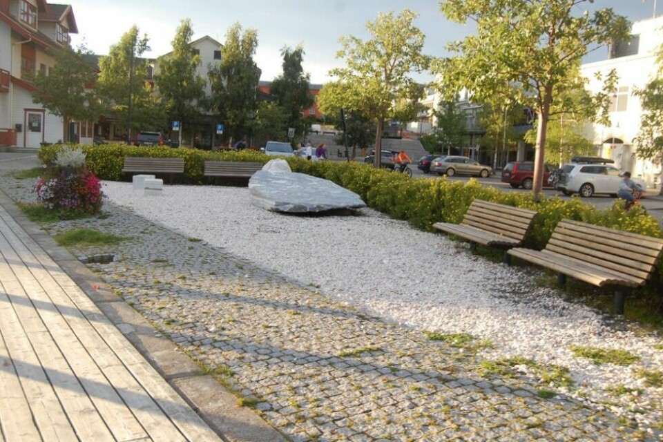 POPULÆRT. Fra den lille «Marmorarken ved Strandpromenaden måtte det i høst fylles etter med småstein. POPULÆRT. Fra den lille «Marmorarken ved Strandpromenaden måtte det i høst fylles etter med småstein. Foto: Stig Bjørnar Karlsen