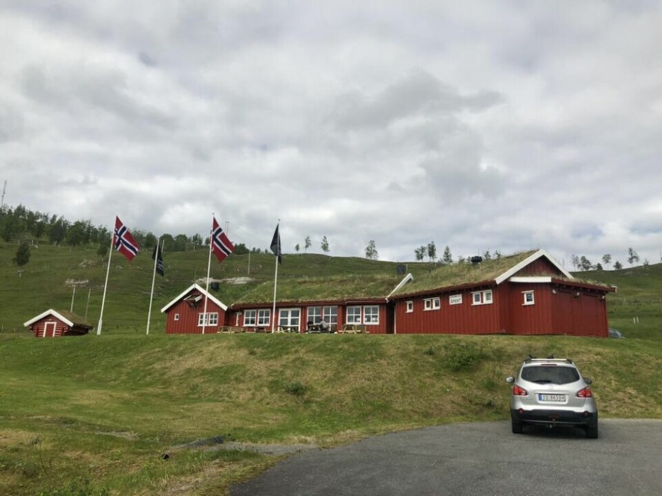 VAKKERT. Kafeen på Ljøsenhammeren har hatt mange drivere gjennom årenes løp, men nå skal det satses på å bruke området hele året. Området er naturskjønt både vinter og sommer, så det blir spennende å se om det lykkes. VAKKERT. Kafeen på Ljøsenhammeren har hatt mange drivere gjennom årenes løp, men nå skal det satses på å bruke området hele året. Området er naturskjønt både vinter og sommer, så det blir spennende å se om det lykkes. Foto: Helge Simonsen