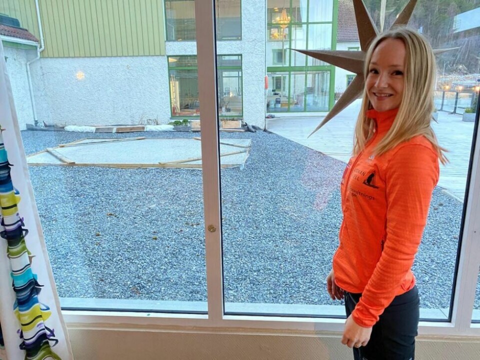 DRIVHUS. Utenfor kjøkkenet er det nå støpt fundament for et drivhus. - Vi har en ekstremt kreativ kjøkkensjef, og han har fått nesten frie tøyler, sier Christine Løksti. DRIVHUS. Utenfor kjøkkenet er det nå støpt fundament for et drivhus. - Vi har en ekstremt kreativ kjøkkensjef, og han har fått nesten frie tøyler, sier Christine Løksti. Foto: Helge Simonsen